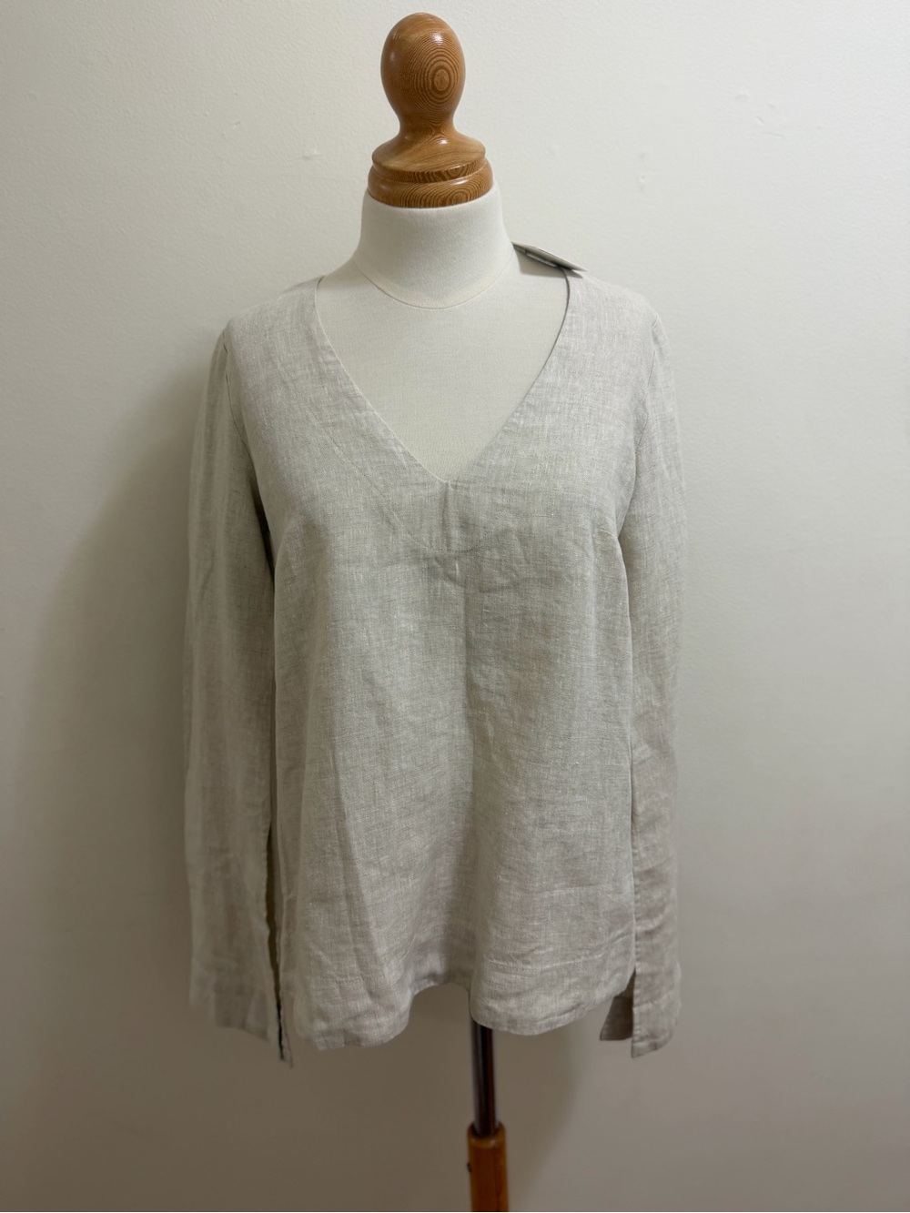 Women's V-Neck Linen Long Split Sleeve Top - Small
